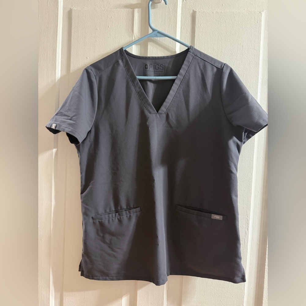 Figs Technical Collection Women's V-Neck Scrub Top in Charcoal